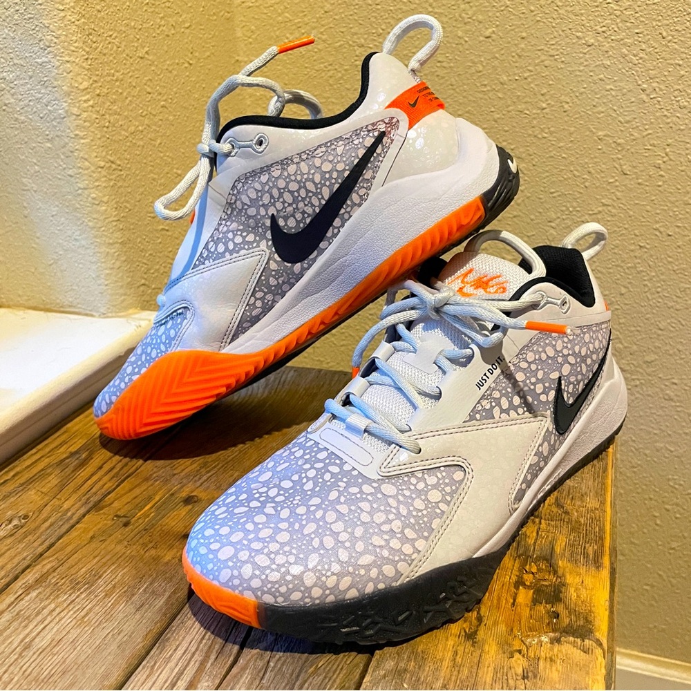 Nike UNISEX Zoom Hyperspace 3 SE Volleyball Shoe